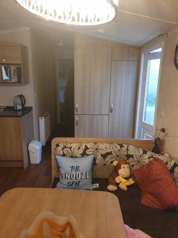 Swift Burgundy Apartment Prestatyn Exterior photo