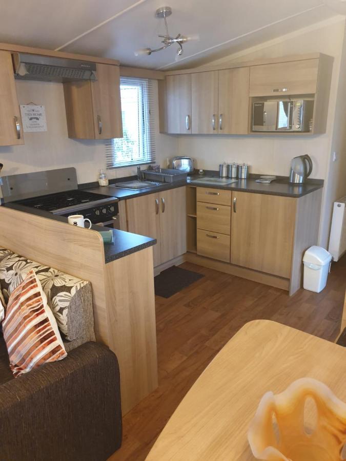Swift Burgundy Apartment Prestatyn Exterior photo