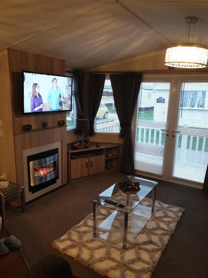 Swift Burgundy Apartment Prestatyn Exterior photo